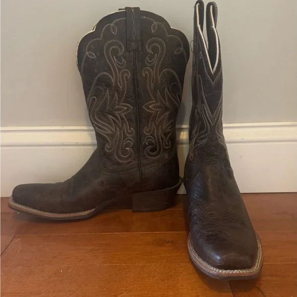 Women’s size 8.5 brown Ariat boots - Picture 1 of 4